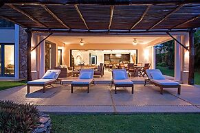 Comfortable 4 Bedroom Condo