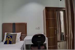 SPOT ON 92822 Finest House Near Amplas Bus Terminal