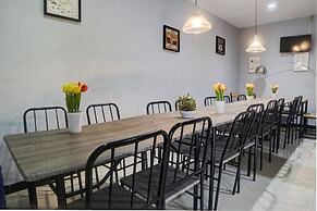 SPOT ON 92822 Finest House Near Amplas Bus Terminal