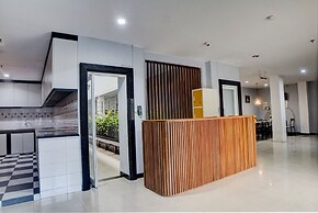 SPOT ON 92822 Finest House Near Amplas Bus Terminal