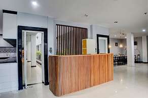 SPOT ON 92822 Finest House Near Amplas Bus Terminal