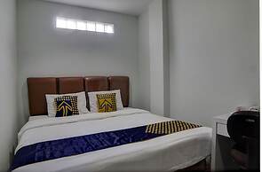 SPOT ON 92822 Finest House Near Amplas Bus Terminal