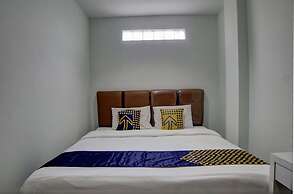 SPOT ON 92822 Finest House Near Amplas Bus Terminal