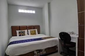 SPOT ON 92822 Finest House Near Amplas Bus Terminal