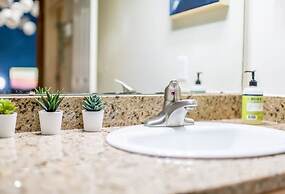 100 Year-old Historic Brick 2BR Loft Large Patio2