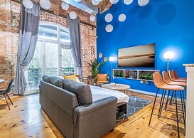 100 Year-old Historic Brick 2BR Loft Large Patio2