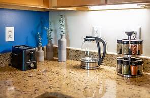 100 Year-old Historic Brick 2BR Loft Large Patio2