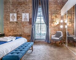 100 Year-old Historic Brick 2BR Loft Large Patio2