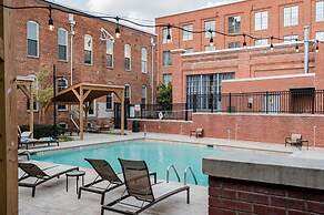 100 Year-old Historic Brick 2BR Loft Large Patio2