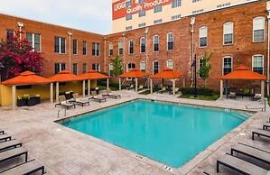 100 Year-old Historic Brick 2BR Loft Large Patio2