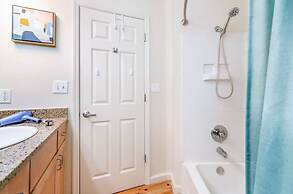 100 Year-old Historic Brick 2BR Loft Large Patio2