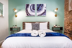 100 Year-old Historic Brick 2BR Loft Large Patio2