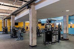 100 Year-old Historic Brick 2BR Loft Large Patio2