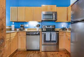 100 Year-old Historic Brick 2BR Loft Large Patio2