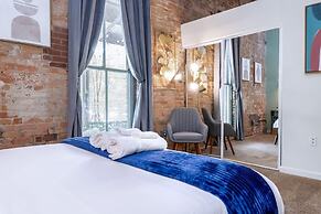 100 Year-old Historic Brick 2BR Loft Large Patio2