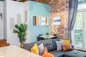 100 Year-old Historic Brick 2BR Loft Large Patio2