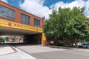 100 Year-old Historic Brick 2BR Loft Large Patio2