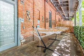 100 Year-old Historic Brick 2BR Loft Large Patio2