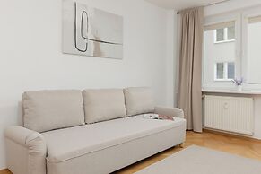 Apartment Chmielna 100 by Renters