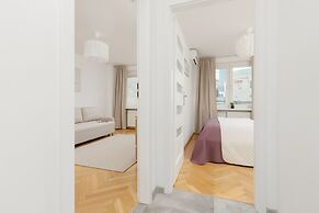 Apartment Chmielna 100 by Renters