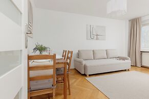 Apartment Chmielna 100 by Renters