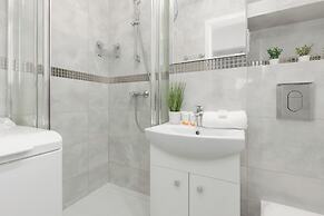 Apartment Chmielna 100 by Renters