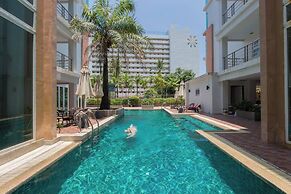 6-18 - 3 Bdr Spacious Penthouse With Shared Pool