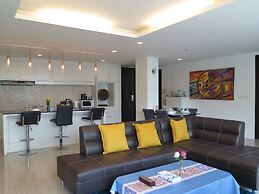 6-18 - 3 Bdr Spacious Penthouse With Shared Pool