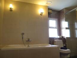 6-18 - 3 Bdr Spacious Penthouse With Shared Pool