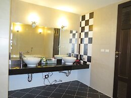 6-18 - 3 Bdr Spacious Penthouse With Shared Pool