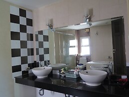 6-18 - 3 Bdr Spacious Penthouse With Shared Pool