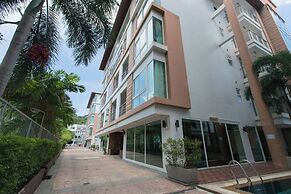 6-18 - 3 Bdr Spacious Penthouse With Shared Pool