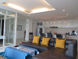 6-18 - 3 Bdr Spacious Penthouse With Shared Pool