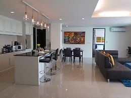 6-18 - 3 Bdr Spacious Penthouse With Shared Pool