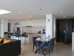 6-18 - 3 Bdr Spacious Penthouse With Shared Pool