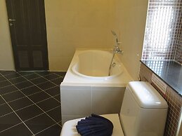 6-18 - 3 Bdr Spacious Penthouse With Shared Pool