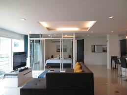 6-18 - 3 Bdr Spacious Penthouse With Shared Pool