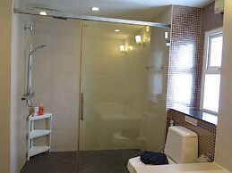 6-18 - 3 Bdr Spacious Penthouse With Shared Pool