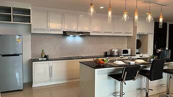 6-18 - 3 Bdr Spacious Penthouse With Shared Pool