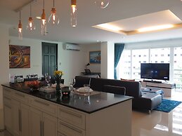 6-18 - 3 Bdr Spacious Penthouse With Shared Pool