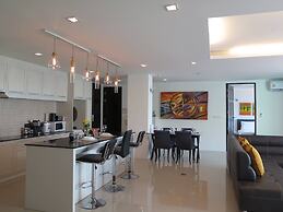 6-18 - 3 Bdr Spacious Penthouse With Shared Pool
