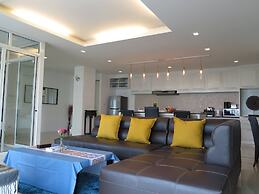 6-18 - 3 Bdr Spacious Penthouse With Shared Pool
