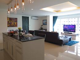 6-18 - 3 Bdr Spacious Penthouse With Shared Pool