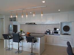6-18 - 3 Bdr Spacious Penthouse With Shared Pool