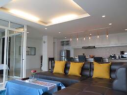 6-18 - 3 Bdr Spacious Penthouse With Shared Pool