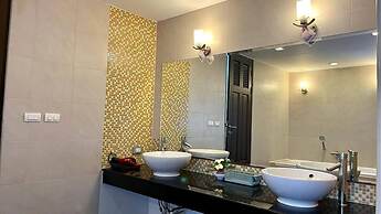 6-18 - 3 Bdr Spacious Penthouse With Shared Pool