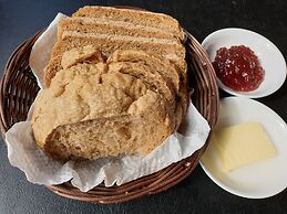 Viang Yonok Hotel Restaurant Sports Club