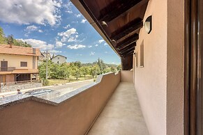 Urban Oasis With Terrace And Parking