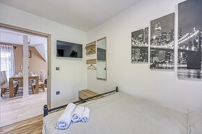 Urban Oasis With Terrace And Parking