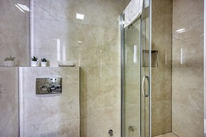 Urban Oasis With Terrace And Parking